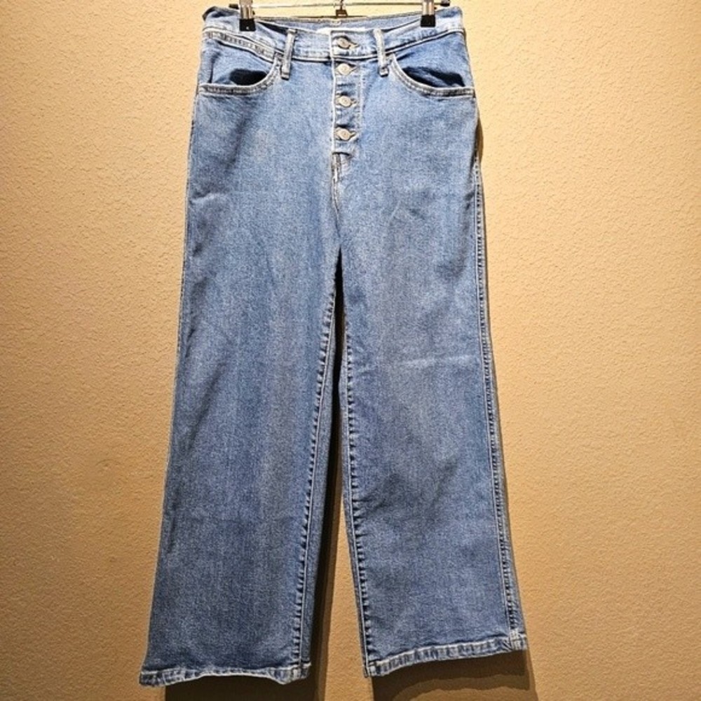 Levi's Light Blue Cropped Jeans